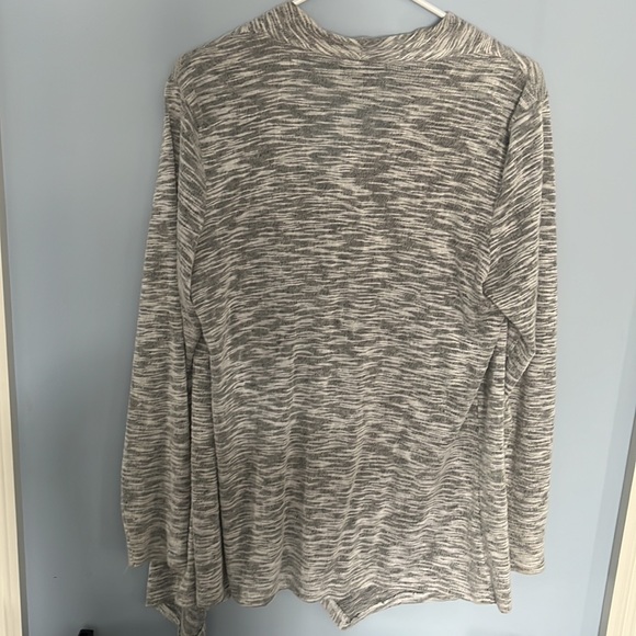 Lightweight wrap sweater - Picture 2 of 2